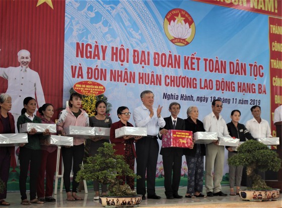 Chánh án TAND tối cao Nguyễn Hòa Bình dự ngày hội đại đoàn kết ở Quảng Ngãi ảnh 2