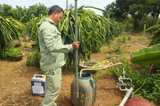 Nông dân Quảng Ngãi cải tiến thành công bộ tưới nước tự động 3 trong 1 ảnh 2