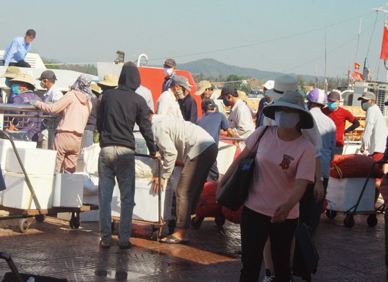Tăng chuyến tàu đưa hơn 2.000 khách rời đảo Lý Sơn, Quảng Ngãi ảnh 2
