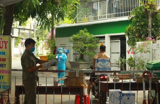Cận cảnh cách ly tổ 9, phường Quảng Phú (Quảng Ngãi) hơn 160 nhân khẩu vì liên quan đến ca bệnh 419 ảnh 3