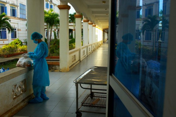 Cận cảnh Bệnh viện dã chiến ở Quảng Ngãi ảnh 14