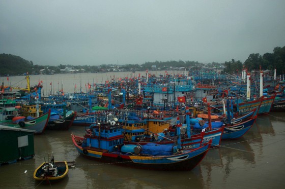 3 tàu cá của tỉnh Quảng Ngãi hỏng máy, trôi dạt chờ cứu hộ ảnh 1