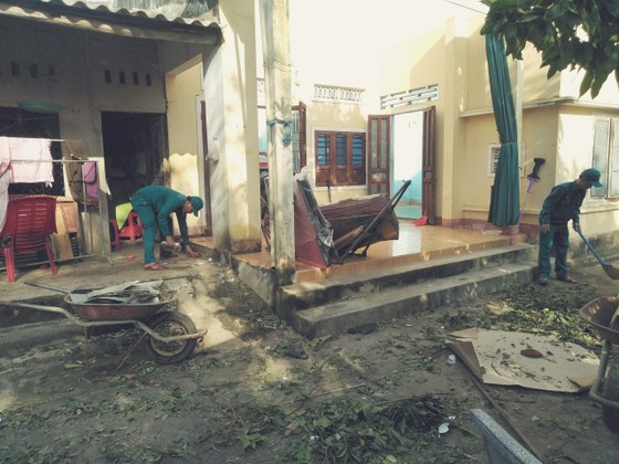 Nghệ An: Ngập lụt, nguy cơ sạt lở nhiều nơi, di dời dân khẩn cấp ảnh 16