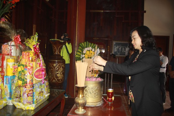 TPHCM trao quà chăm lo tết cho người dân Quảng Nam, Quảng Ngãi ảnh 5