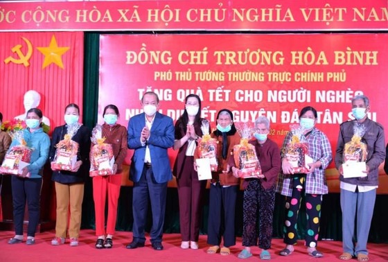 Phó Thủ tướng thường trực Trương Hòa Bình thăm và tặng quà tết tại Quảng Ngãi ảnh 2