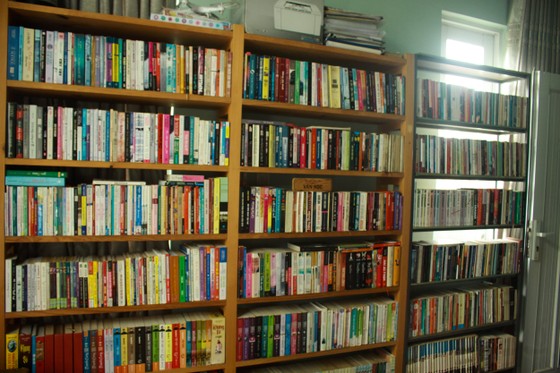 Chàng trai xây dựng thư viện miễn phí với 14.000 cuốn sách cho học sinh  ảnh 1