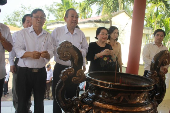 Phó Thủ tướng Trương Hòa Bình thăm Trung tâm Nuôi dạy trẻ khuyết tật Võ Hồng Sơn và dâng hương Địa đạo Hiệp Phổ Nam ảnh 3