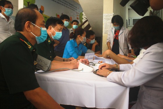 50 người đầu tiên tiêm vaccine Covid-19 ở Quảng Ngãi ảnh 4