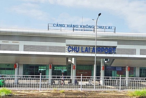 Quảng Ngãi khẩn trương cử lực lượng kiểm soát dịch Covid-19 tại sân bay Chu Lai ảnh 1