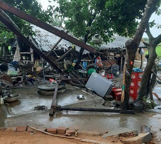 Lốc xoáy làm tốc mái 131 căn nhà tại Quảng Ngãi ảnh 3