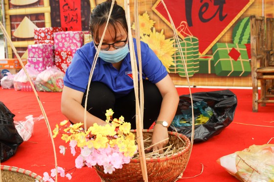 Mang quà tết đến vùng núi Quảng Ngãi ảnh 7