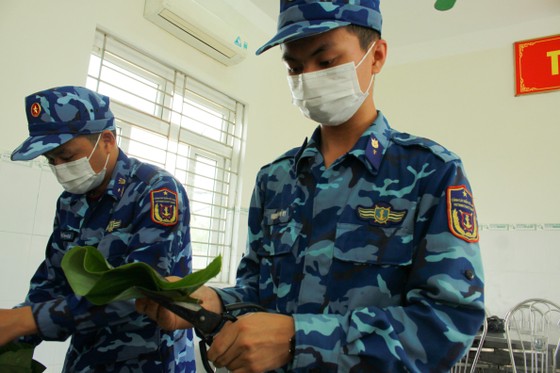 Chiến sĩ Cảnh sát biển gói bánh chưng đón Tết Nguyên đán Nhâm Dần ảnh 7