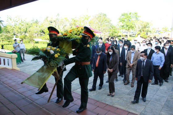 Dâng hương kỷ niệm 116 năm Ngày sinh cố Thủ tướng Phạm Văn Đồng ảnh 1