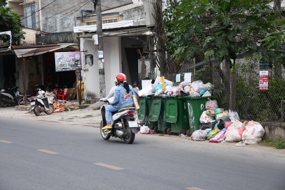 Quảng Ngãi: Không thanh toán tiền xử lý rác, nhà máy tạm dừng tiếp nhận rác gây ùn ứ ảnh 1