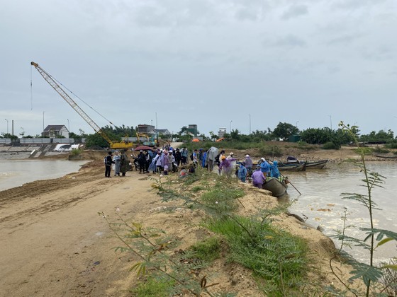 Quảng Ngãi: Nước sông Trà Khúc dâng cao, 350 hộ dân bị cô lập ảnh 3