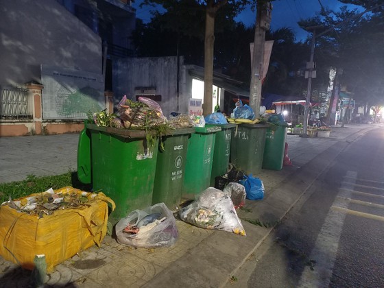 Sau gần 2 ngày rác ùn ứ, nhà máy ở Quảng Ngãi hoạt động trở lại ảnh 1