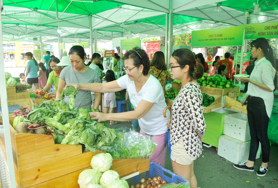 Khai mạc chợ phiên nông sản an toàn thứ 3 tại Công viên Lê Thị Riêng  ảnh 2