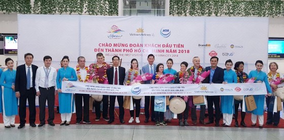 Nhiều đoàn khách quốc tế "xông đất" du lịch Việt Nam ngày đầu năm 2018 ảnh 4