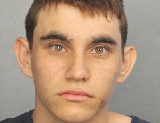 Thống đốc Florida hối thúc Giám đốc FBI từ chức sau vụ xả súng trường học ảnh 2