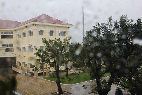 Cần Giờ mưa to, gió giật mạnh, phà Bình Khánh phải hoạt động để cấp cứu bệnh nhân ảnh 6