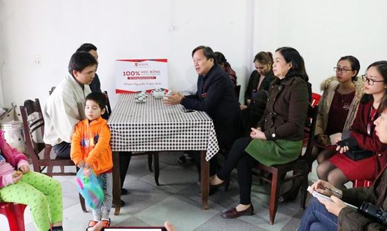 Trường iSchool Quảng Trị hỗ trợ 100% học phí cho 3 cháu trong gia đình có 2 người chết do lũ cuốn  ảnh 1