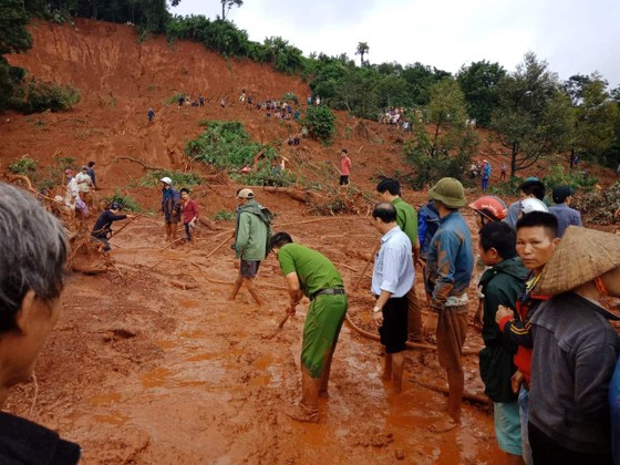 Sạt lở đất ở Đắk Nông, 3 người trong một gia đình bị chôn vùi ảnh 2