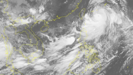 Áp thấp nhiệt đới trên biển Đông, mưa lũ dồn dập ảnh 1