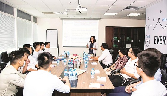 Trao 36 suất học bổng Lê Mộng Đào cho sinh viên Đại học Xây dựng ảnh 2