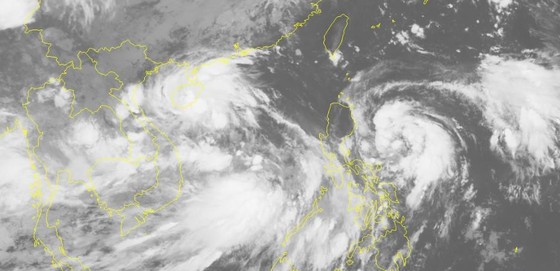 Cùng lúc xuất hiện 2 áp thấp nhiệt đới ở biển Đông, có thể mạnh lên thành bão ảnh 1