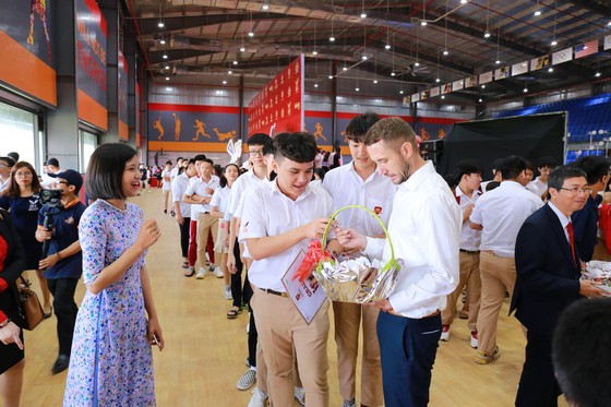 Gần 15.000 học sinh hệ thống giáo dục Nguyễn Hoàng cùng đón năm học mới 2019-2020 ảnh 7