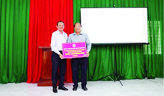 Công ty TNHH MTV Xổ số kiến thiết Đồng Tháp bàn giao Nhà tình thương cho hộ nghèo tại huyện Tam Nông ảnh 1