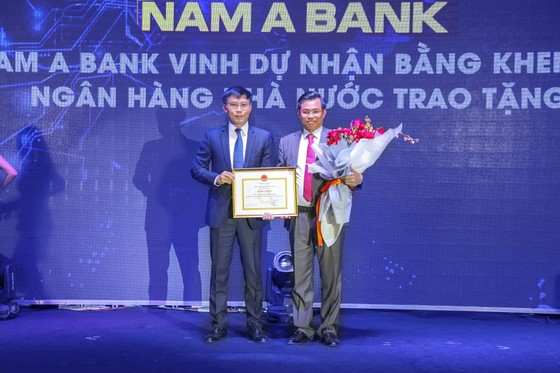 Nam A Bank nhận bằng khen của Thống đốc Ngân hàng Nhà nước Việt Nam ảnh 1