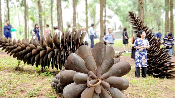 Không gian nghệ thuật trong rừng - Cơ hội của ngành điêu khắc ảnh 1