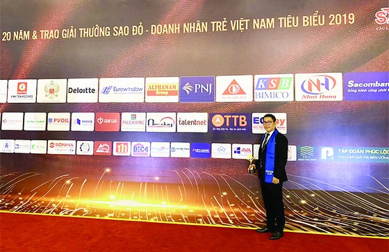 CEO AVA Windows được trao tặng giải thưởng Doanh nhân trẻ Việt Nam tiêu biểu 2019 ảnh 2