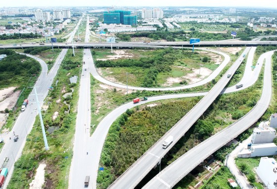 Chuyển đổi mô hình tăng trưởng kinh tế TPHCM ảnh 1