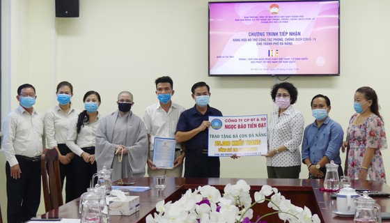 Tiếp nhận quà ủng hộ công tác phòng chống dịch Covid-19 tại Đà Nẵng ảnh 1