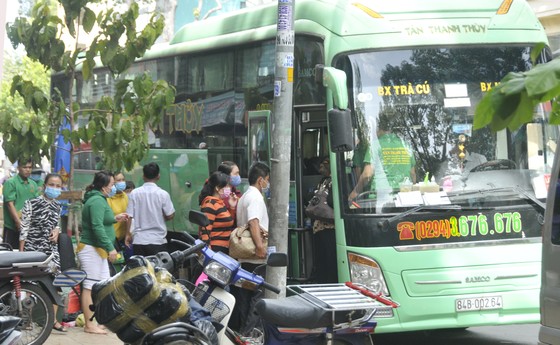 Biến tướng xe hợp đồng - Chế tài mạnh, quy trách nhiệm cụ thể ảnh 1