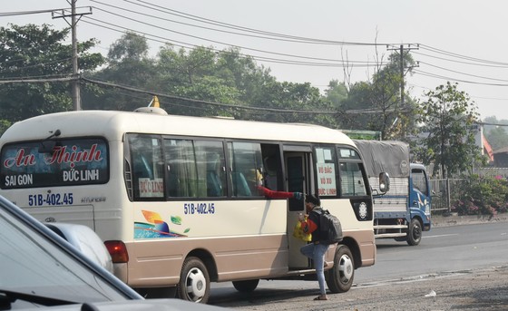 'Nhộn nhịp' xe dù, bến cóc ảnh 1