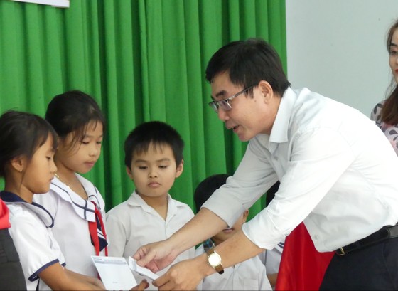 Báo SGGP tặng học bổng cho học sinh nghèo và hiếu học huyện Tân Biên ảnh 2