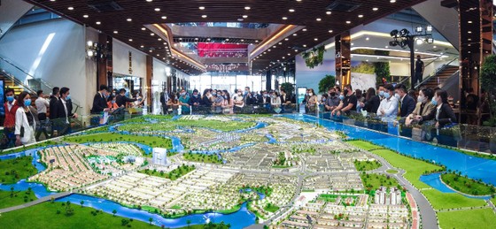 Nhà đầu tư tìm kiếm bất động sản sinh thái gần trung tâm thành phố và sân bay ảnh 1