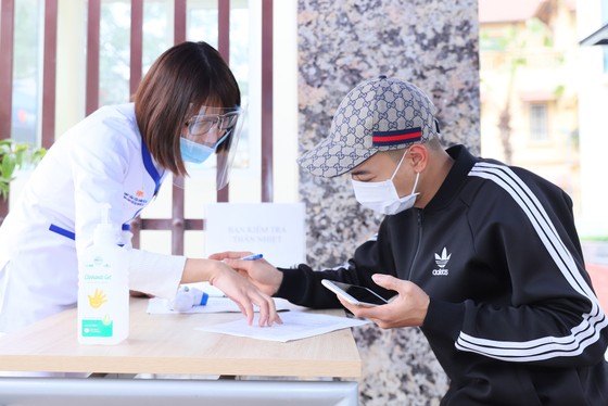 VNVC tiếp nhận đăng ký vaccine Covid-19 đầu tiên tại Việt Nam ảnh 3