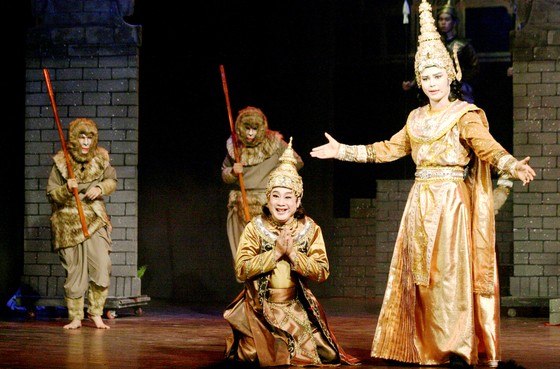 Sân khấu nhộn nhịp trở lại ảnh 1