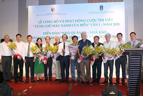 Phát động cuộc thi viết 'Cùng giữ màu xanh của biển' ảnh 1