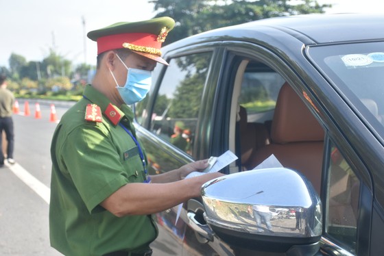 Phát hiện tài xế dùng giấy xét nghiệm Covid-19 giả để thông chốt kiểm dịch ảnh 1