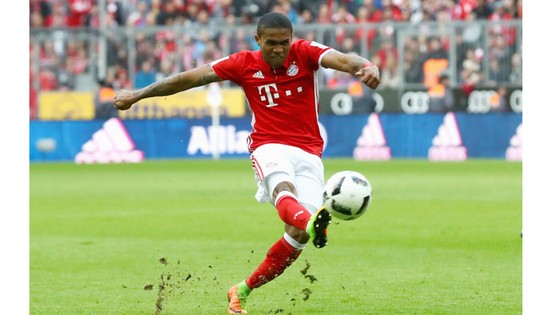 Douglas Costa luôn thể hiện tốt trong màu áo Bayern Munich