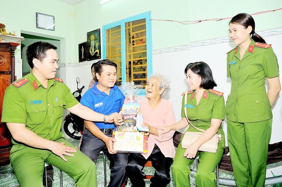 Góp sức xây dựng thành phố văn minh ảnh 2