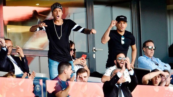 Neymar phấn khích khi PSG ghi bàn