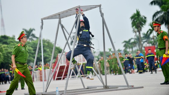 Hàng trăm chiến sĩ PCCC tham gia hội thi nghiệp vụ cứu hộ, cứu nạn ảnh 9