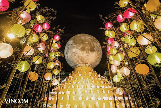 Đến Vincom đón “siêu trăng kỷ lục” ảnh 1