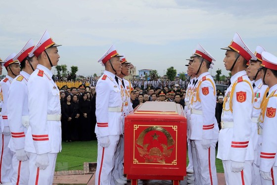國家主席陳大光安葬儀式昨日舉行 ảnh 1